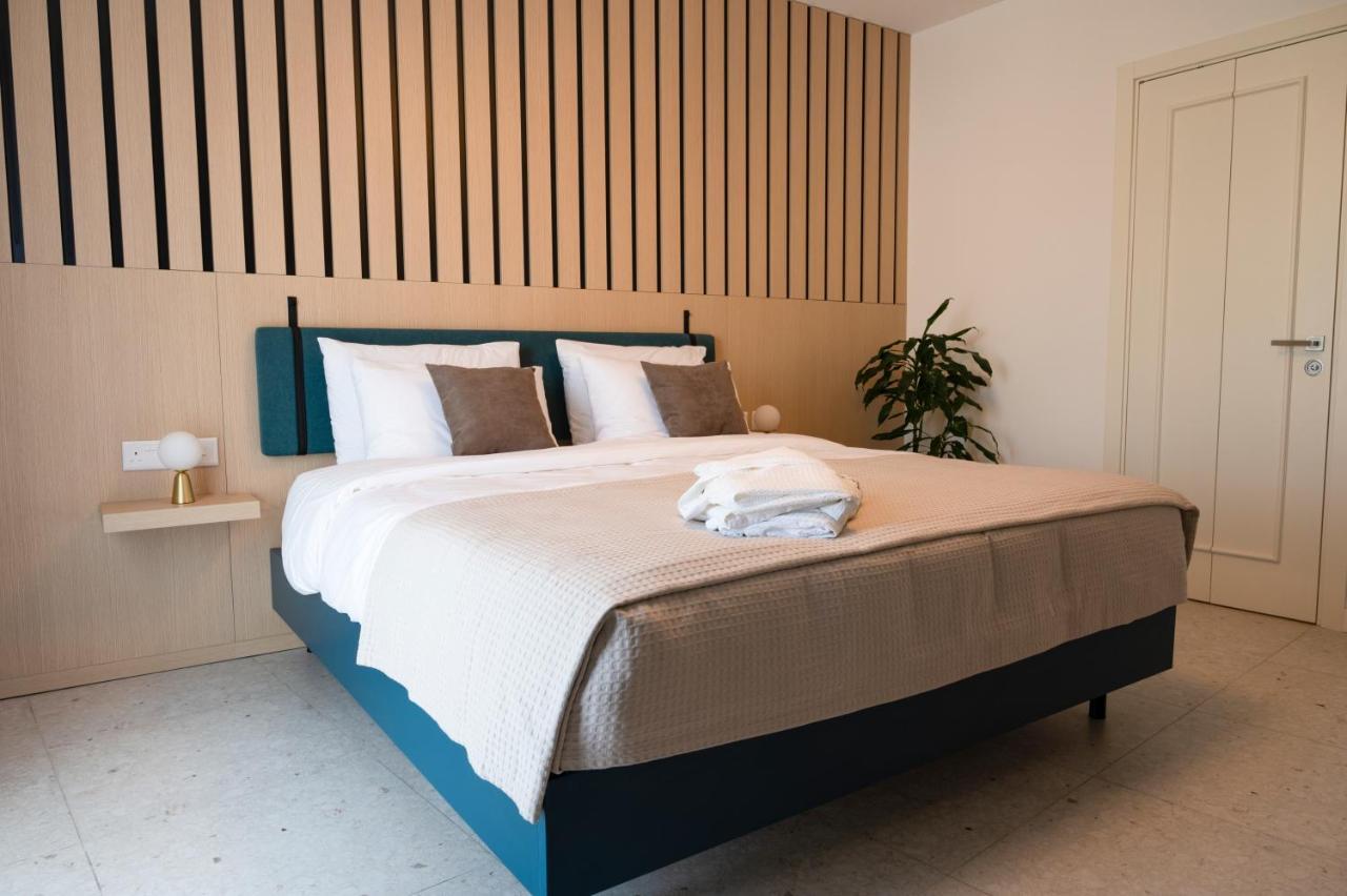 Townhouse17 Boutique Bed & Breakfast Виктория Экстерьер фото