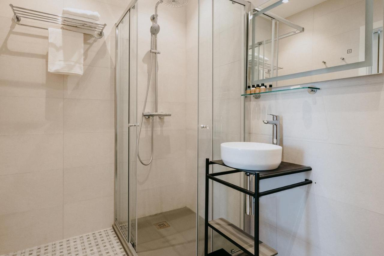 Townhouse17 Boutique Bed & Breakfast Виктория Экстерьер фото