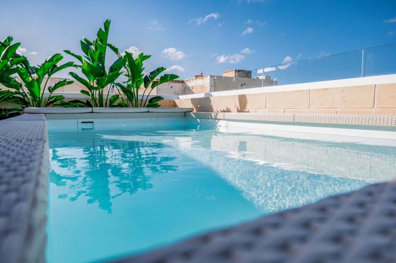 Townhouse17 Boutique Bed & Breakfast Виктория Экстерьер фото