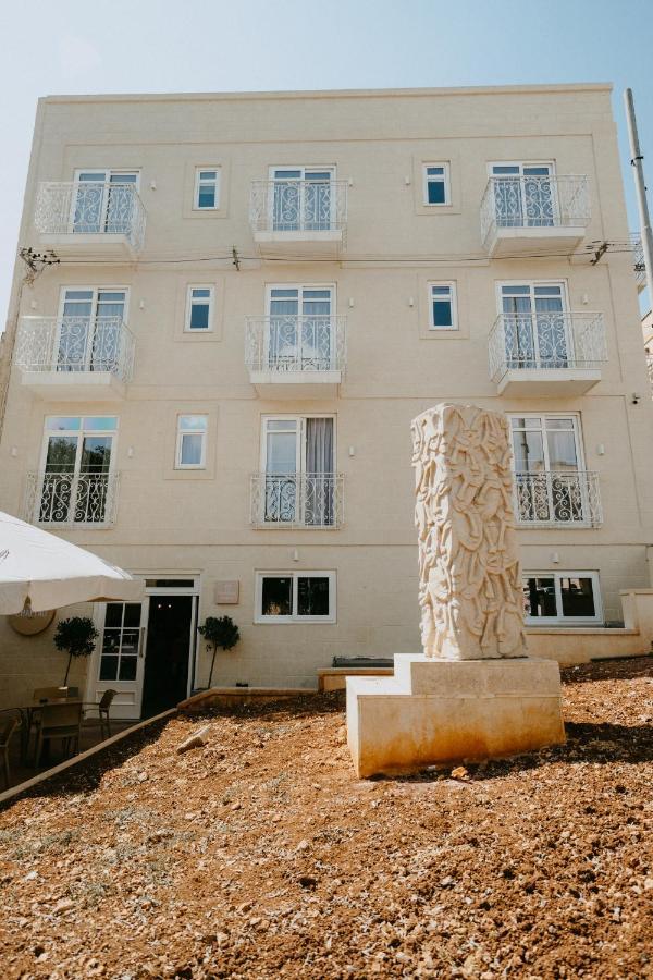 Townhouse17 Boutique Bed & Breakfast Виктория Экстерьер фото