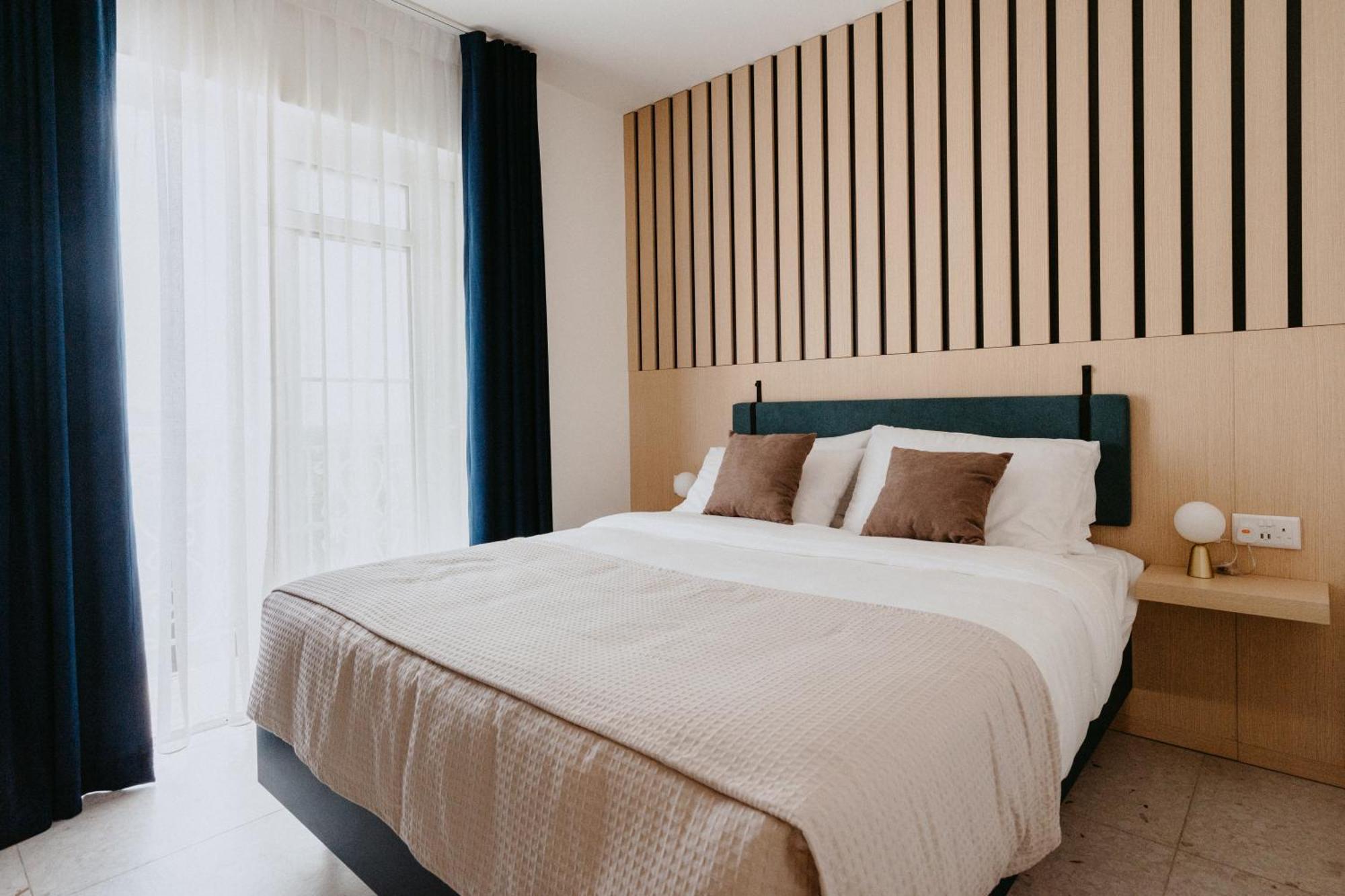 Townhouse17 Boutique Bed & Breakfast Виктория Экстерьер фото