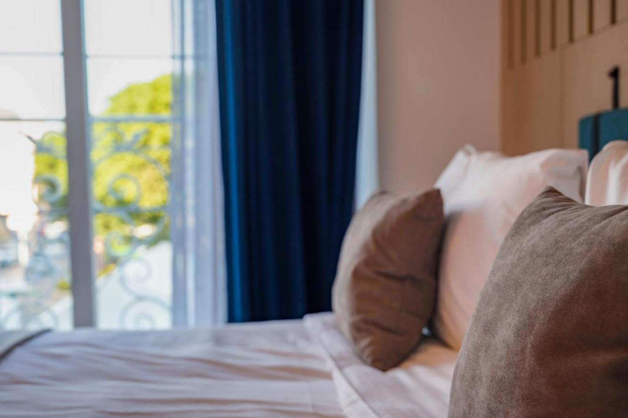 Townhouse17 Boutique Bed & Breakfast Виктория Экстерьер фото