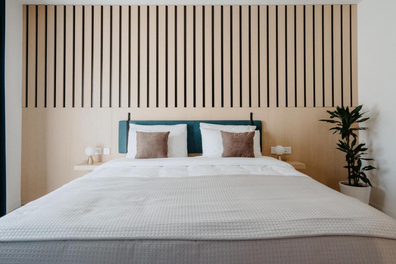 Townhouse17 Boutique Bed & Breakfast Виктория Экстерьер фото