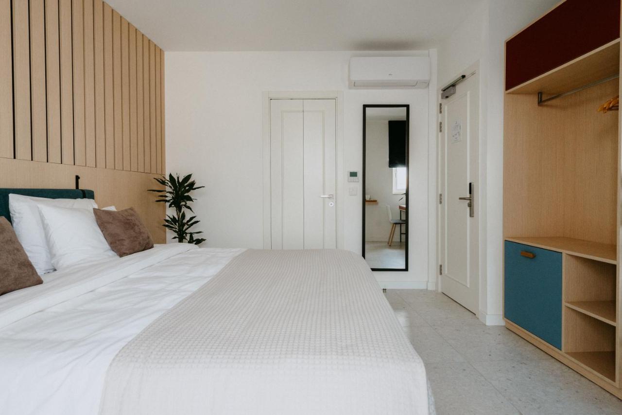 Townhouse17 Boutique Bed & Breakfast Виктория Экстерьер фото