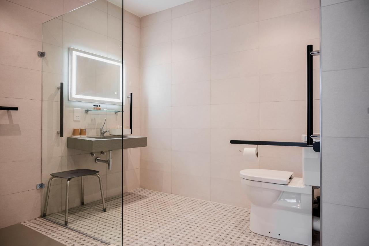 Townhouse17 Boutique Bed & Breakfast Виктория Экстерьер фото