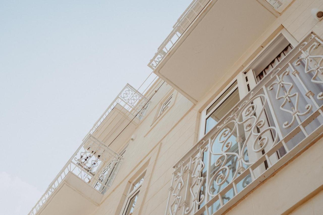 Townhouse17 Boutique Bed & Breakfast Виктория Экстерьер фото