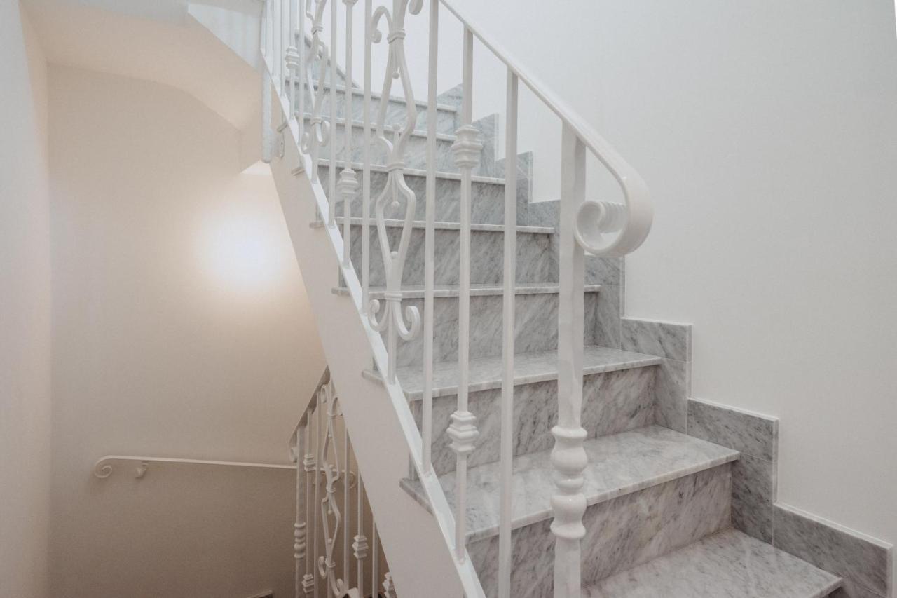 Townhouse17 Boutique Bed & Breakfast Виктория Экстерьер фото