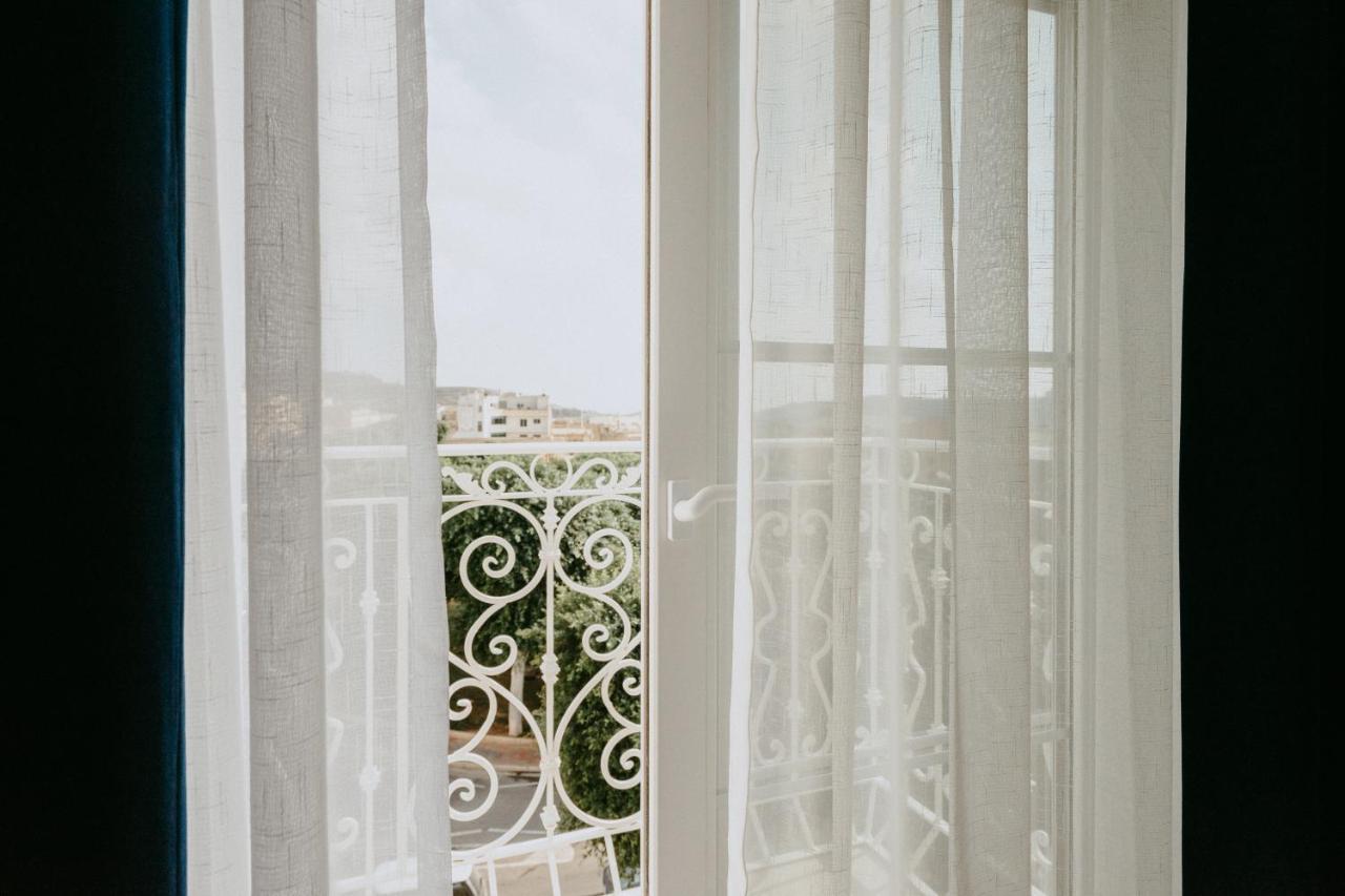 Townhouse17 Boutique Bed & Breakfast Виктория Экстерьер фото
