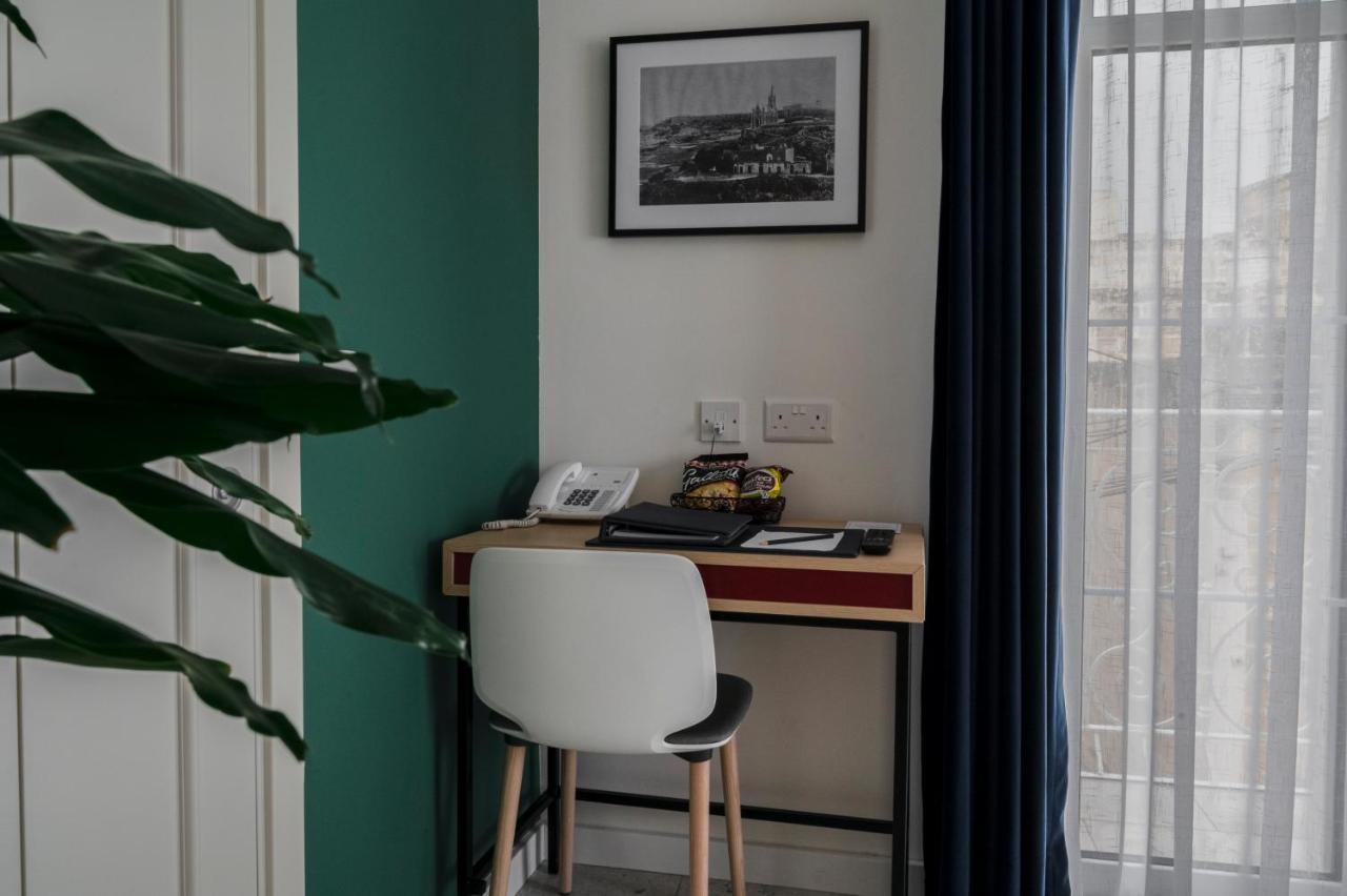 Townhouse17 Boutique Bed & Breakfast Виктория Экстерьер фото